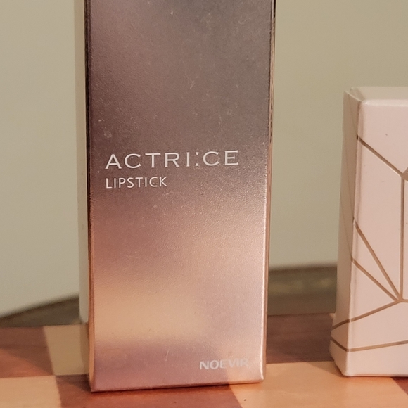 New Noevir Natural Lipstick/Jouer Blush - Picture 4 of 12